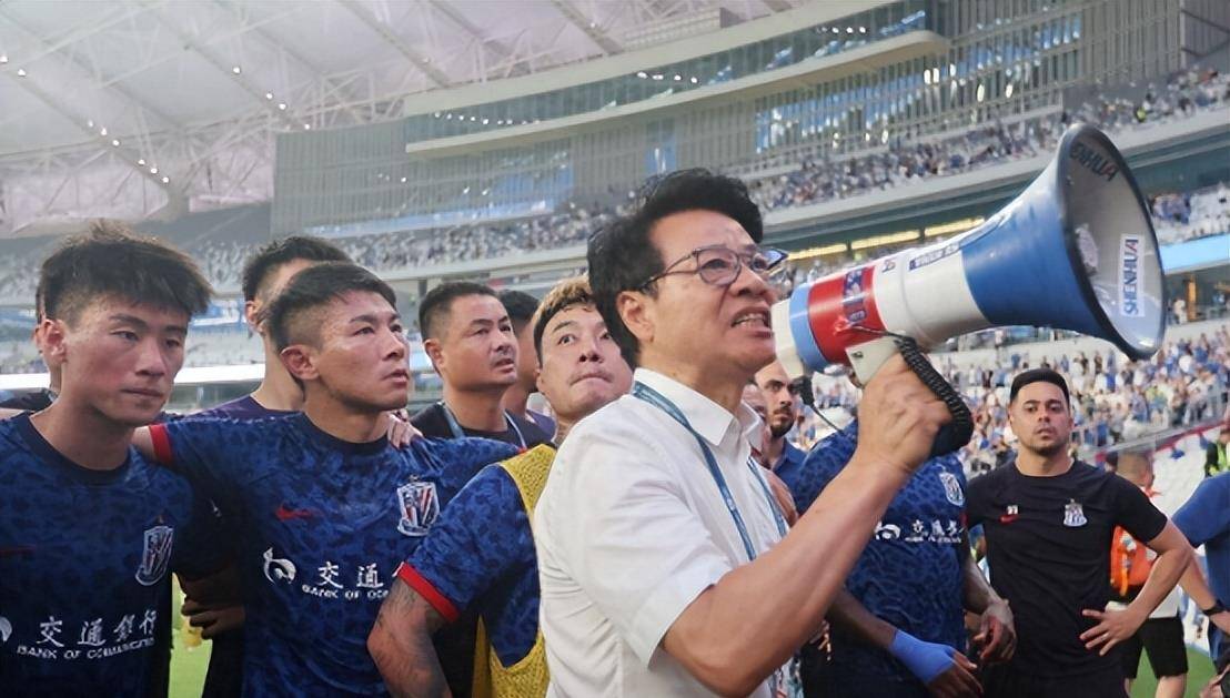 AC米兰传射建功，申花新星横空出世，场边球探频频记笔记的简单介绍
