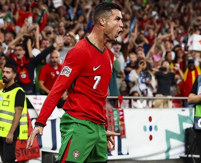 关于VAR判罚再引争议，C罗对阵曼联裁判判点引发巨大争议的信息